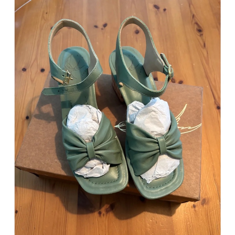 NIB Bird of Flight Green Block Sandals 7